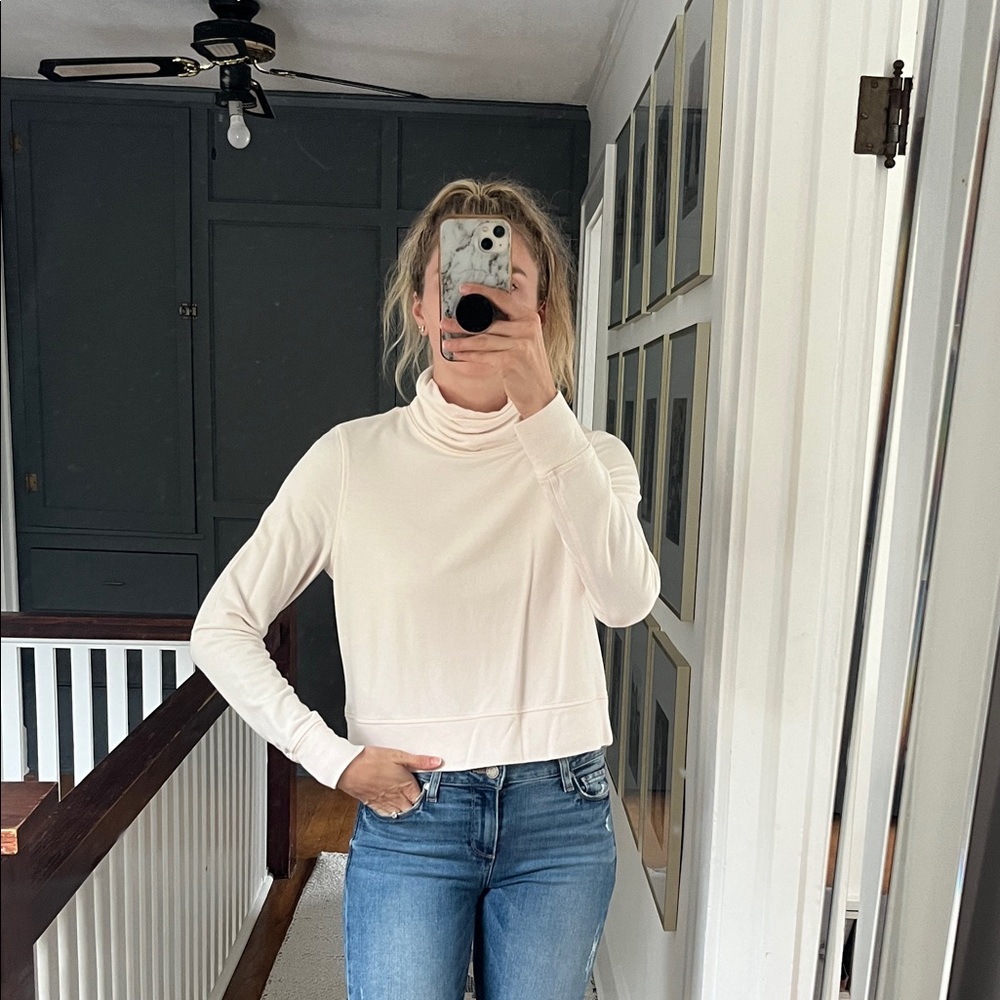 Athleta cropped stretchy turtleneck
